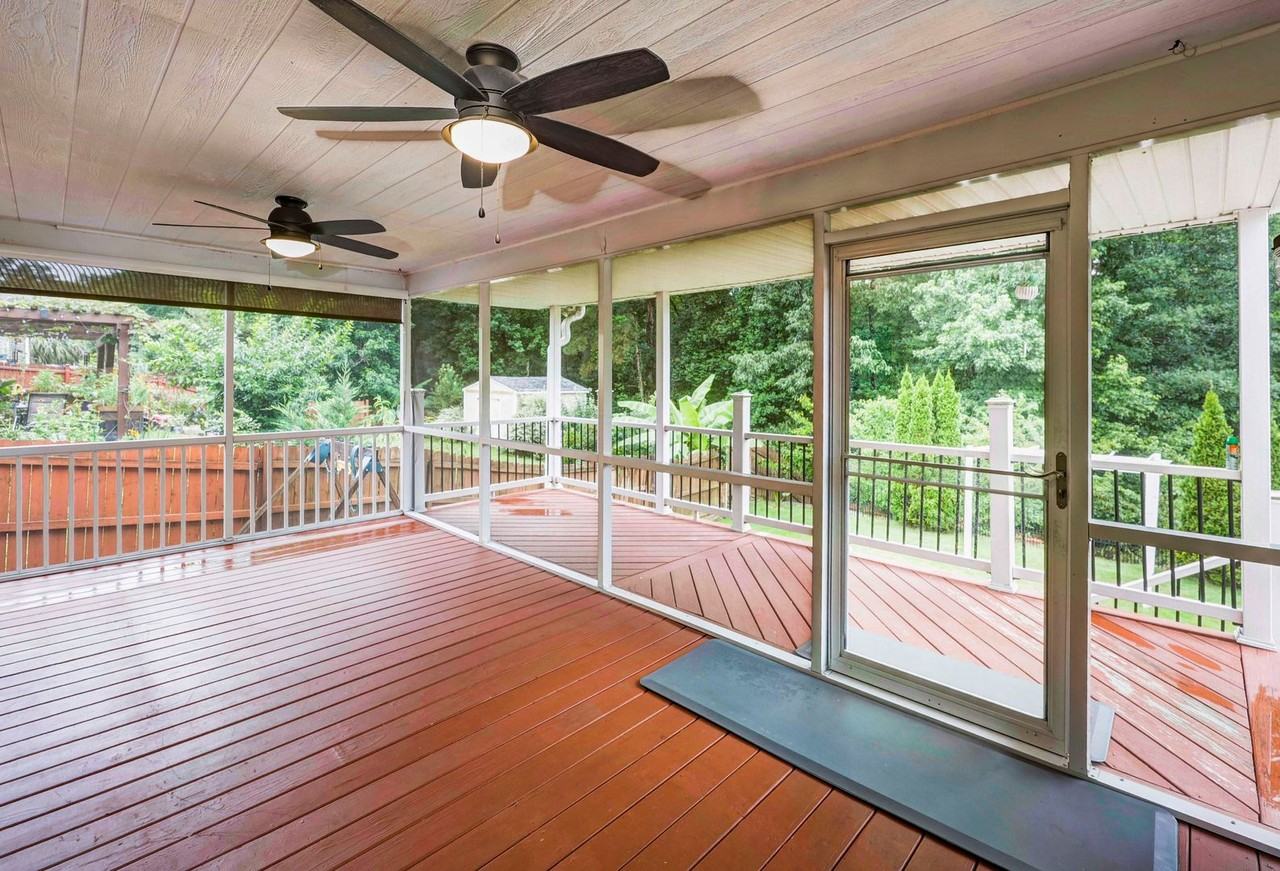 201 Hammock Dr - Photo 4 of 50