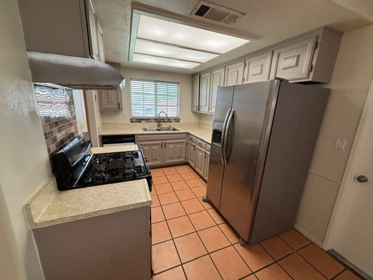 2087 S 9th St - Photo 3 of 15