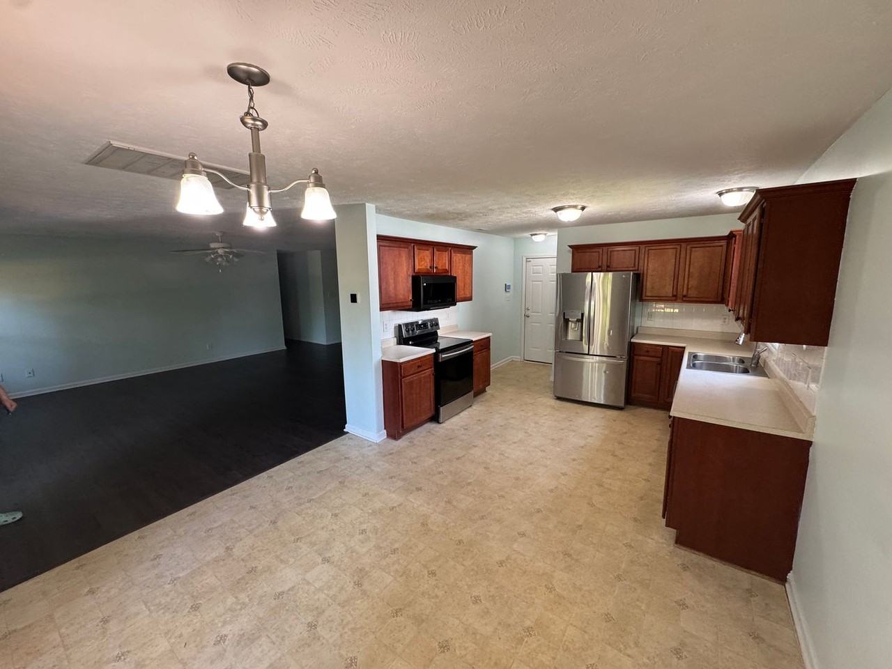 665 Americana Dr - Photo 6 of 31