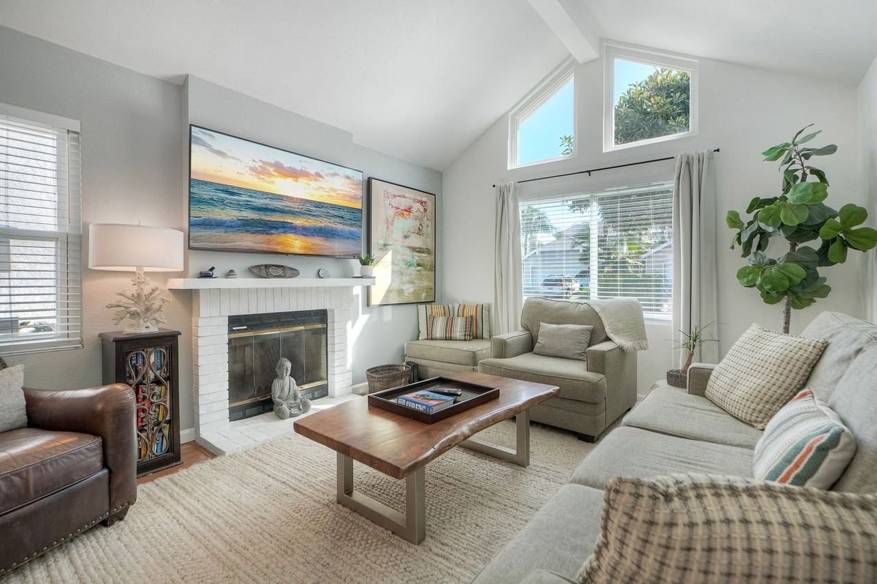812 Bluewater Rd - Photo 4 of 50