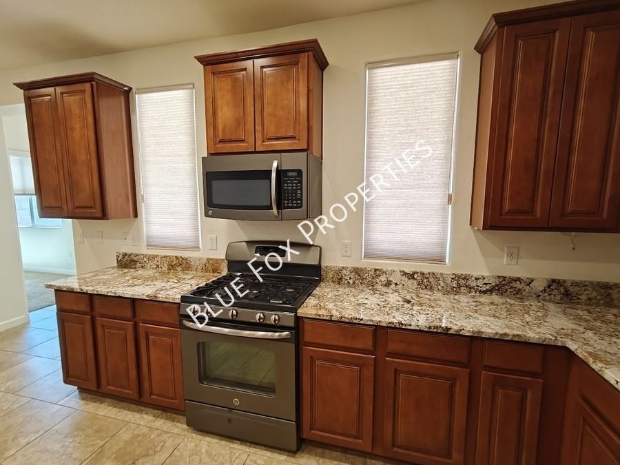 12812 N Camino Vieja Rancheria - Photo 3 of 48