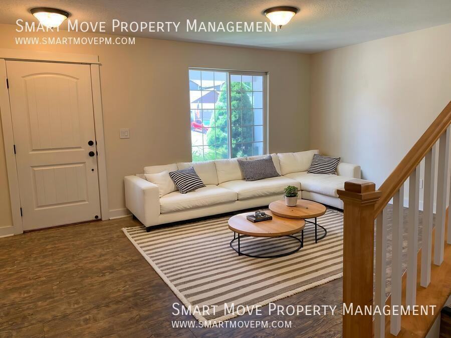 4184 E Granger Dr - Photo 4 of 46