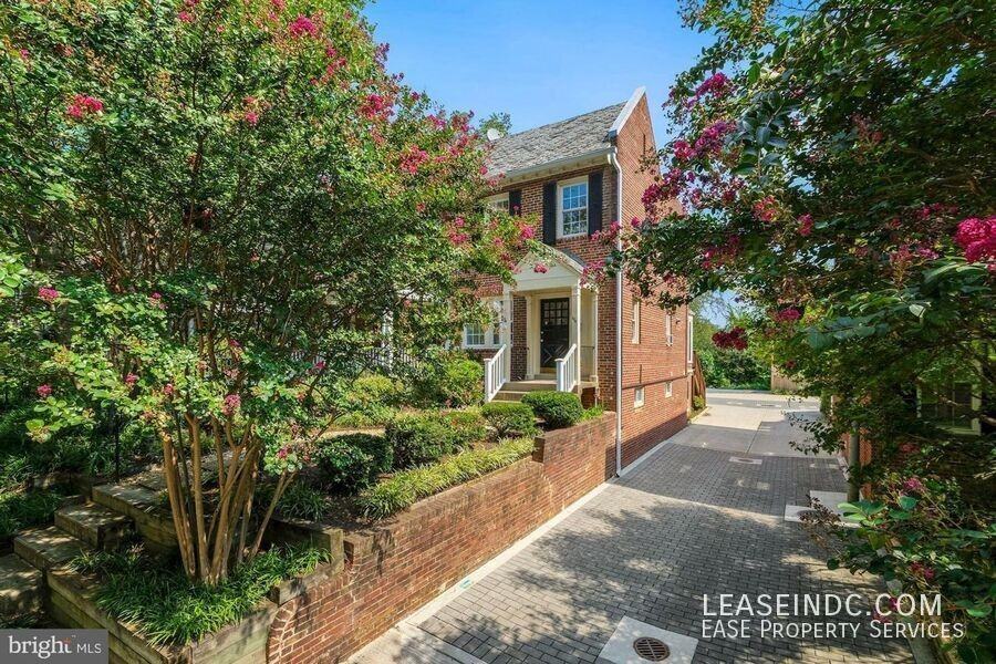 1941 39th St Nw - Photo 2 of 33