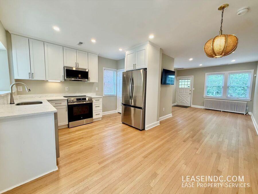 1941 39th St Nw - Photo 7 of 33