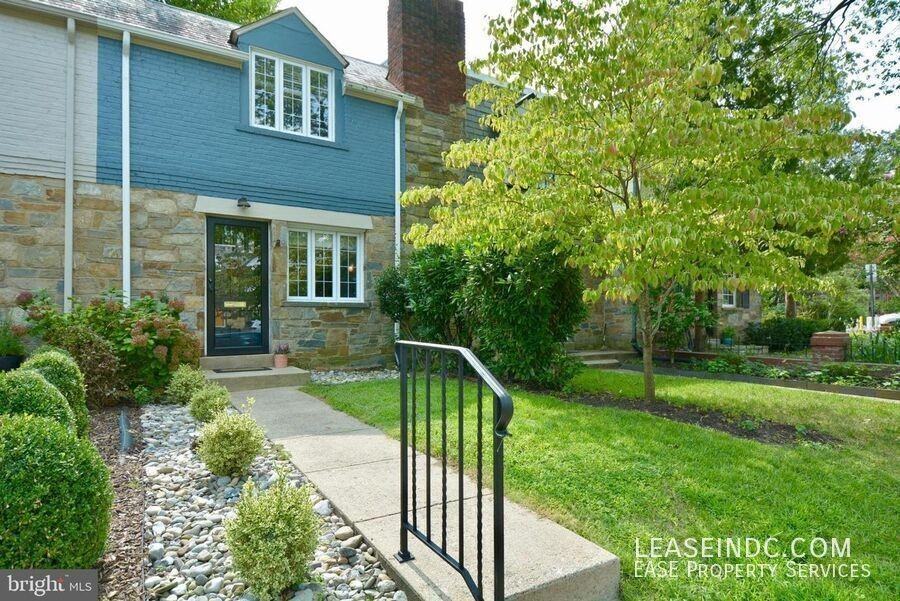 704 Devon Pl - Photo 2 of 32