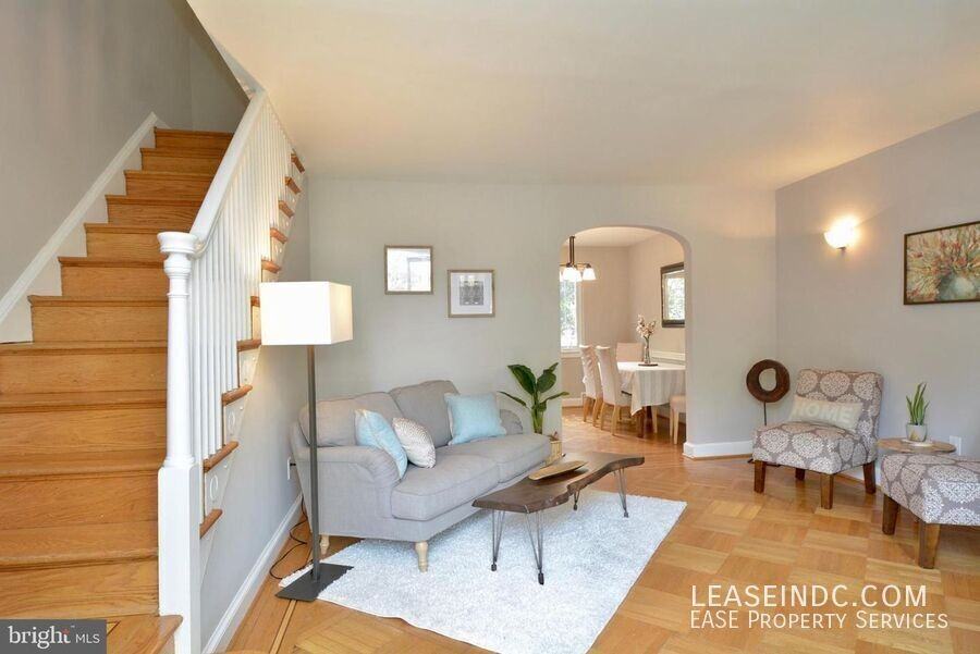 704 Devon Pl - Photo 3 of 32