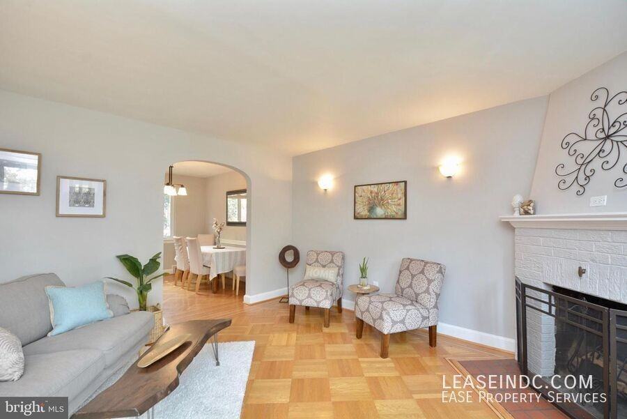 704 Devon Pl - Photo 4 of 32