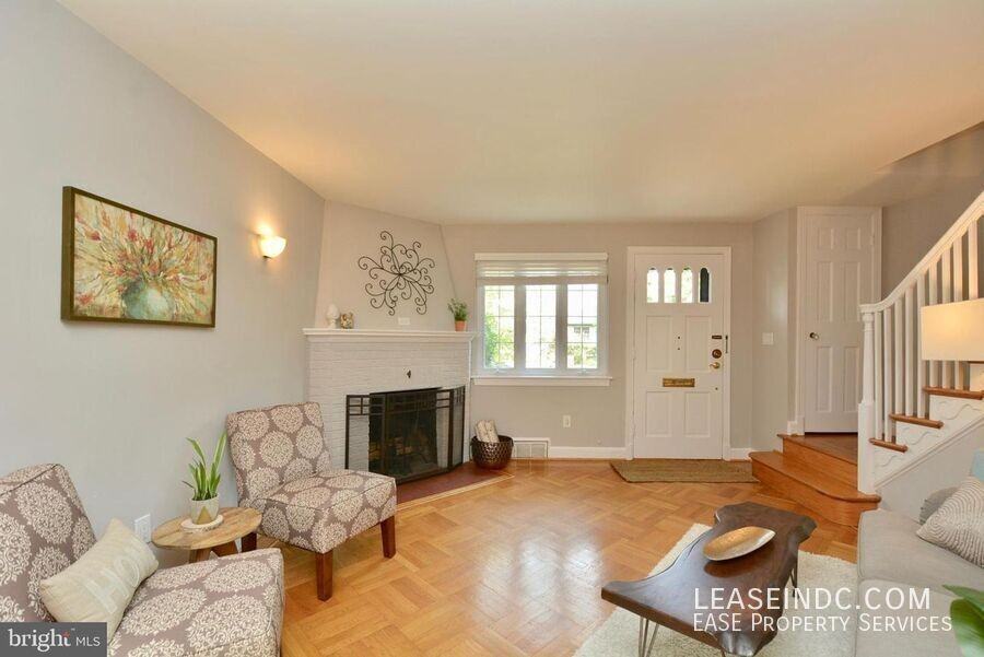 704 Devon Pl - Photo 5 of 32