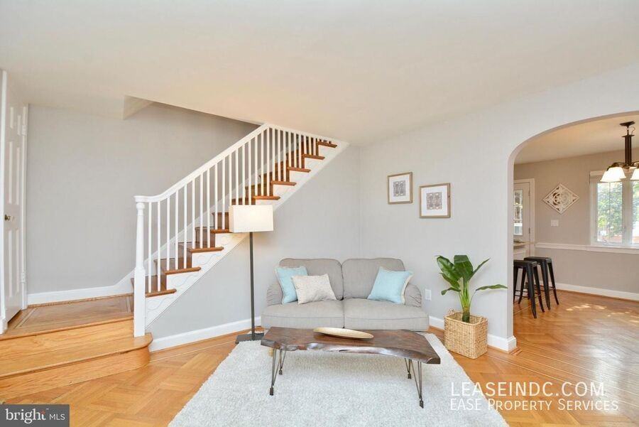 704 Devon Pl - Photo 7 of 32