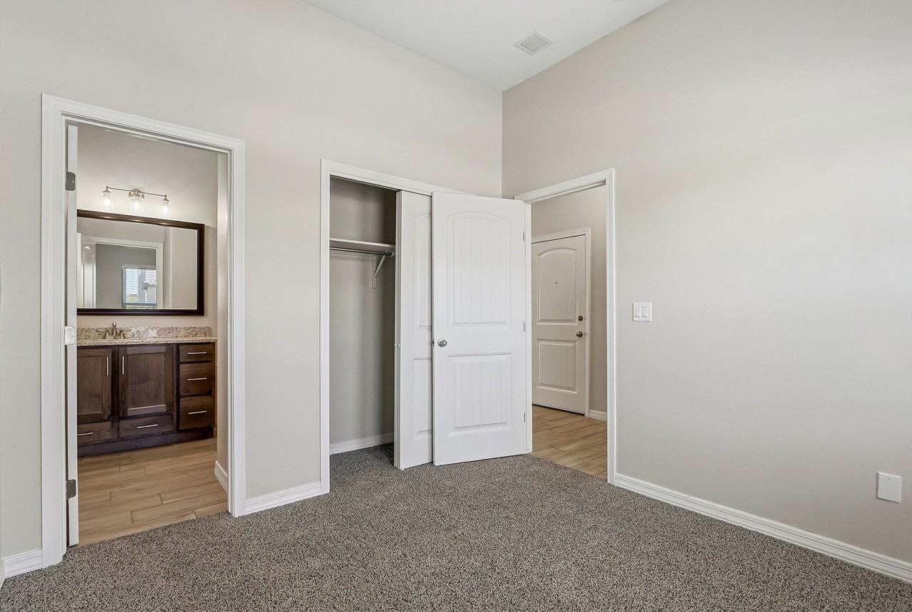 629 La Entrada Cir #1 - Photo 5 of 35