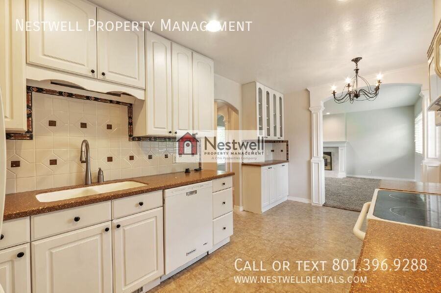 501 E 250 N - Photo 2 of 33