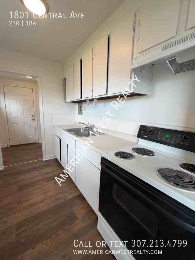 1801 Central Ave - Photo 2 of 8