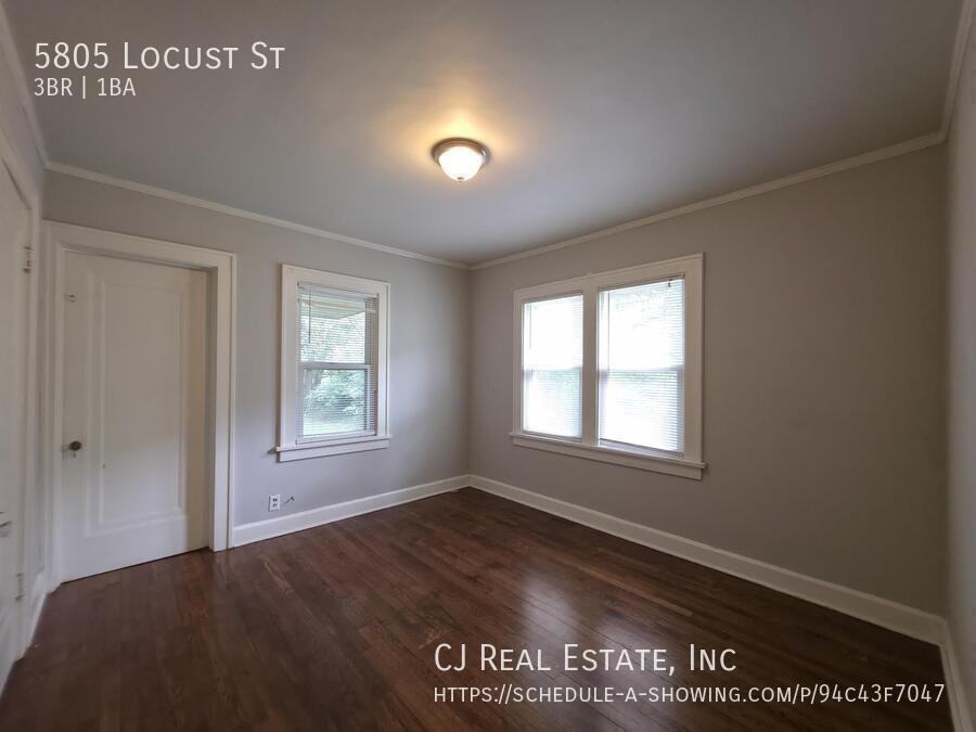 5805 Locust St - Photo 7 of 12