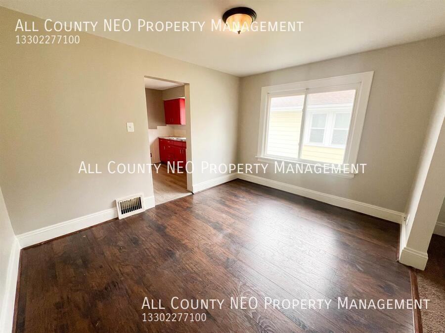 1217 Dietz Ave - Photo 3 of 12