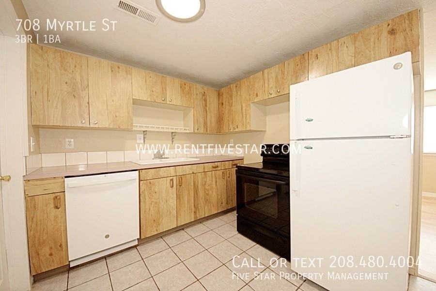 708 Myrtle St - Photo 4 of 11