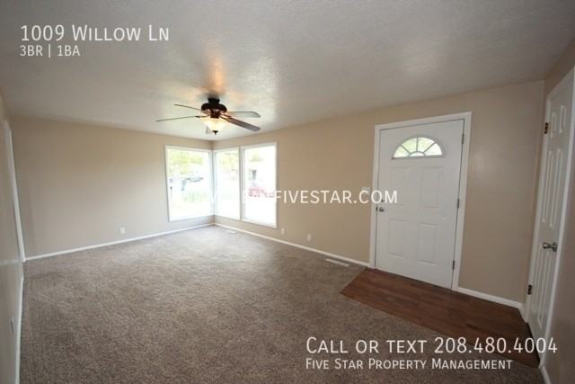 1009 Willow Ln - Photo 2 of 11