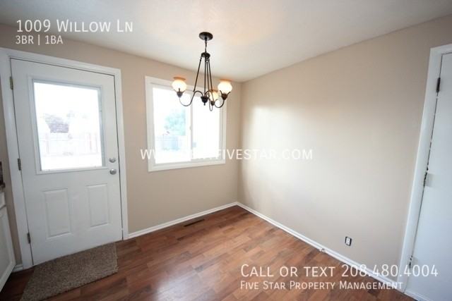 1009 Willow Ln - Photo 4 of 11