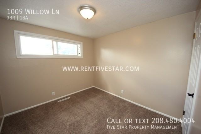 1009 Willow Ln - Photo 6 of 11