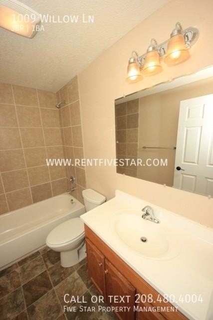 1009 Willow Ln - Photo 7 of 11