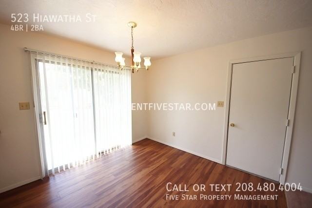 523 Hiawatha St - Photo 3 of 14