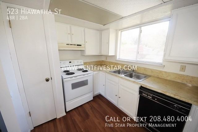 523 Hiawatha St - Photo 4 of 14