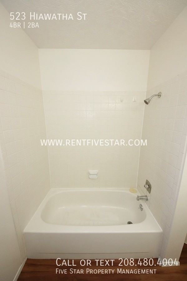 523 Hiawatha St - Photo 6 of 14