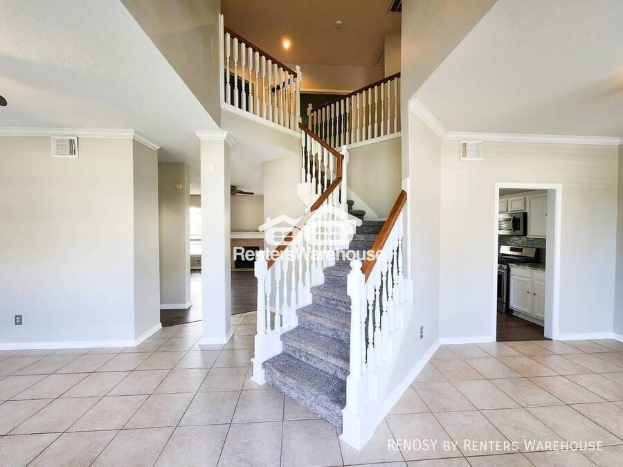 2412 N Mission Cir - Photo 3 of 30