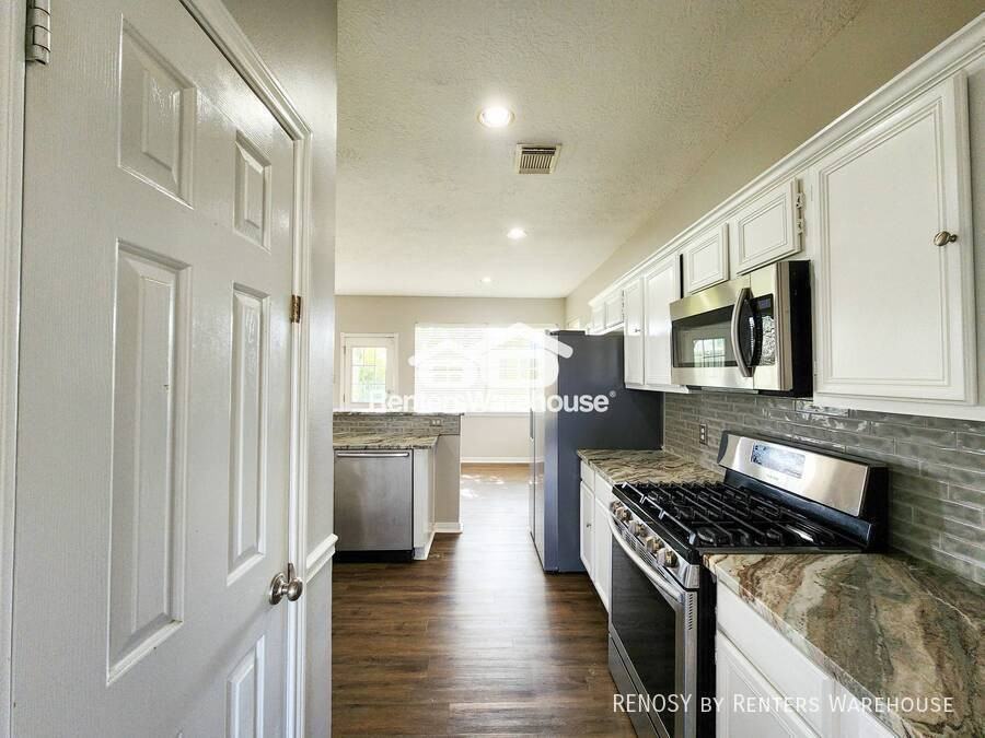 2412 N Mission Cir - Photo 7 of 30