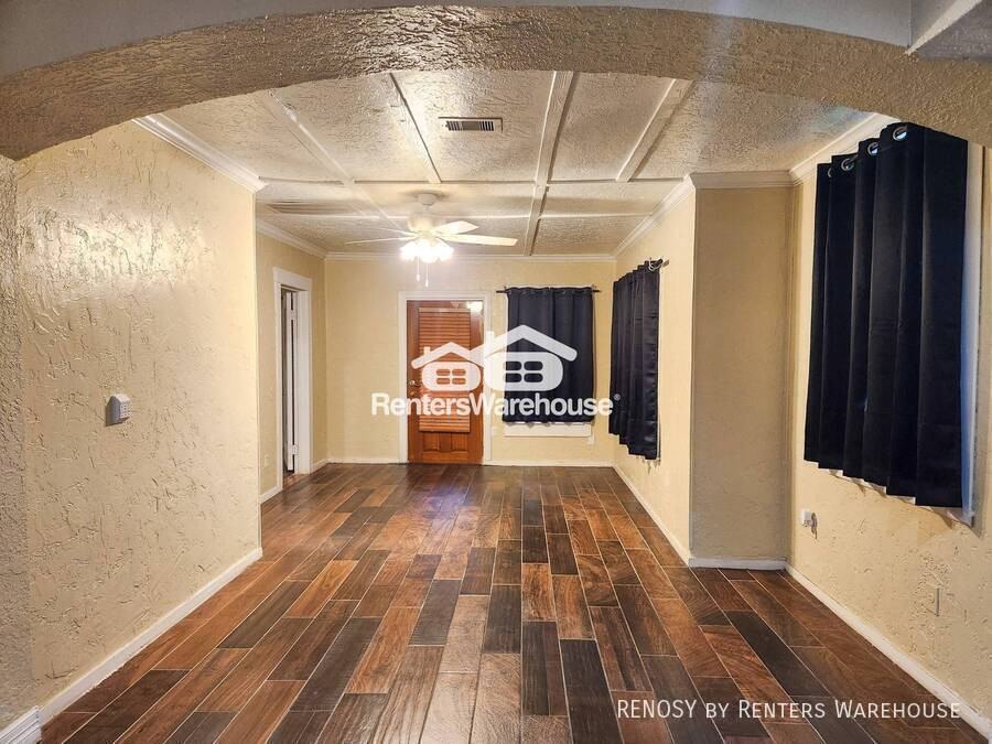 2222 Hogg St - Photo 7 of 12
