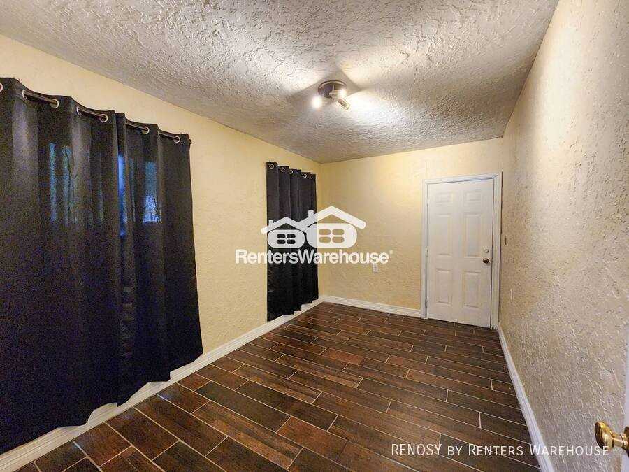 2222 Hogg St - Photo 4 of 12