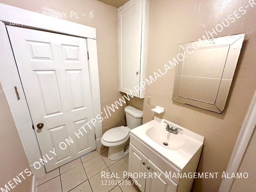1137 W Ashby Pl #6 - Photo 4 of 14
