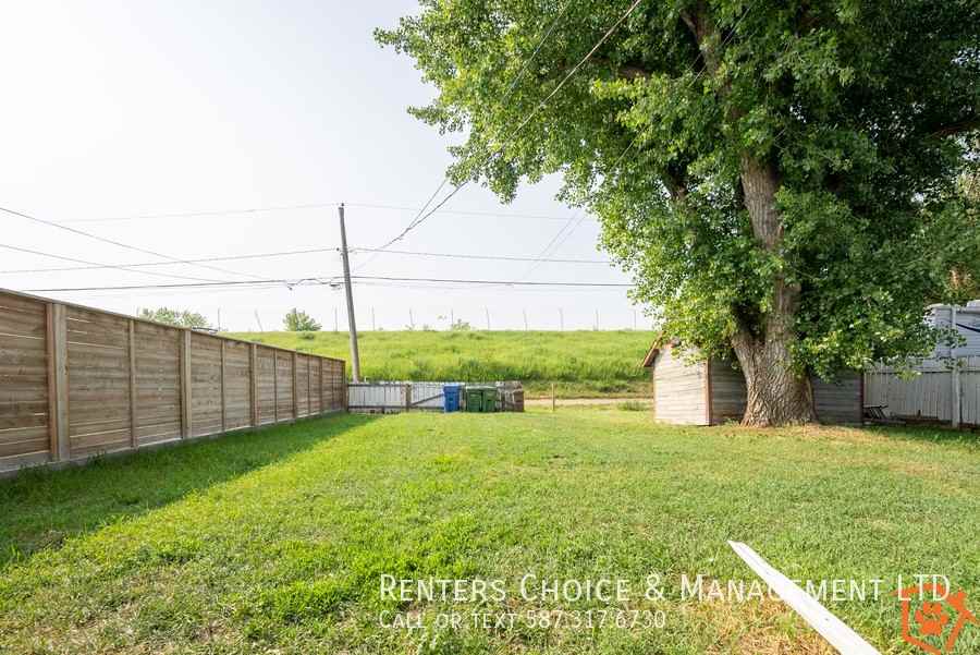 5008B 41 Ave - Photo 3 of 13