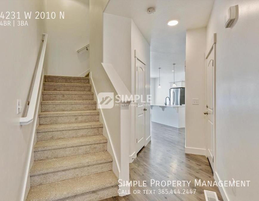 4231 W 2010 N - Photo 2 of 32