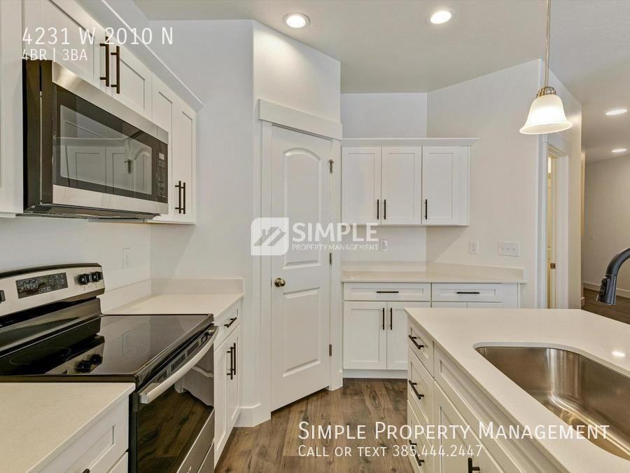 4231 W 2010 N - Photo 6 of 32