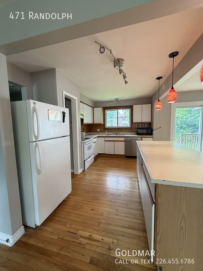 471 Randolph Ave - Photo 5 of 17