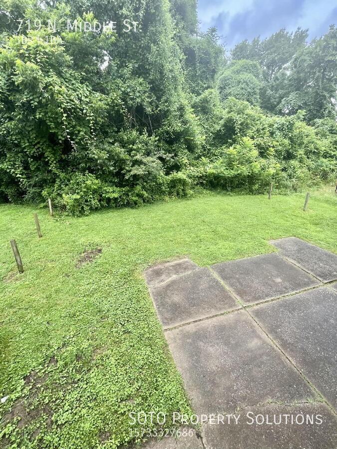 719 N Middle St - Photo 5 of 29