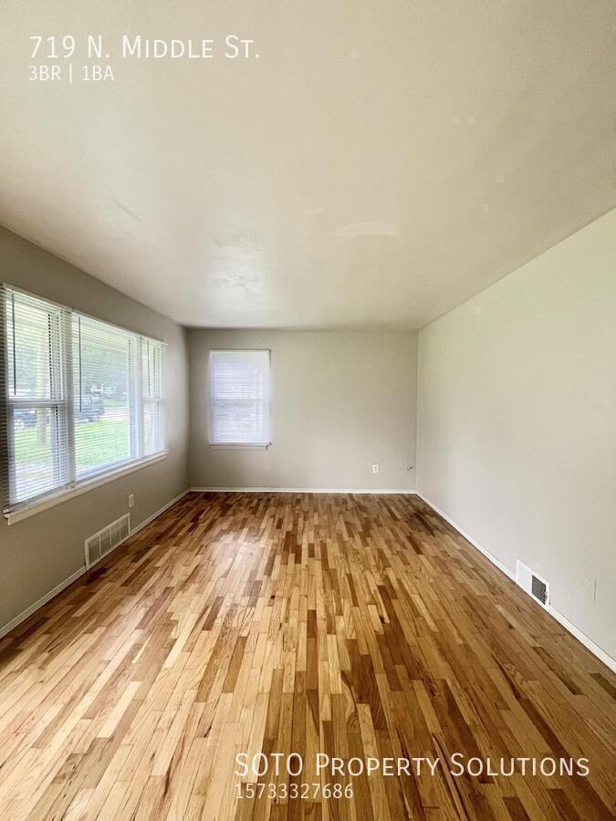 719 N Middle St - Photo 7 of 29