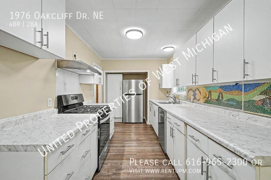 1976 Oakcliff Dr Ne - Photo 5 of 16