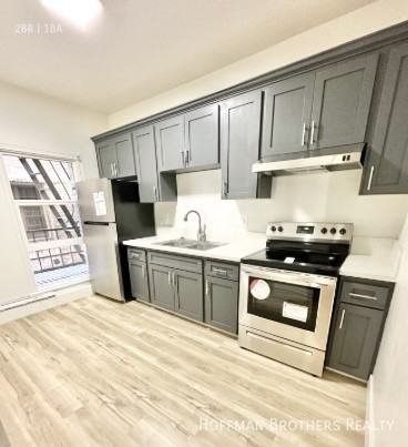 752 S Mariposa Ave #204 - Photo 3 of 9