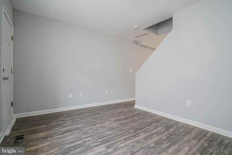 2604 Amber St - Photo 3 of 11