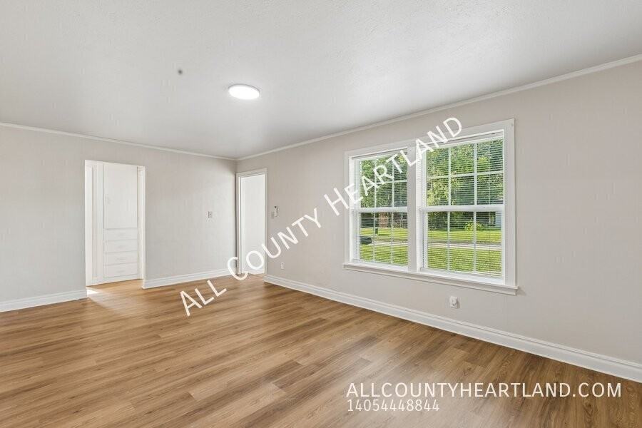 2145 Nw 32nd St - Photo 2 of 10