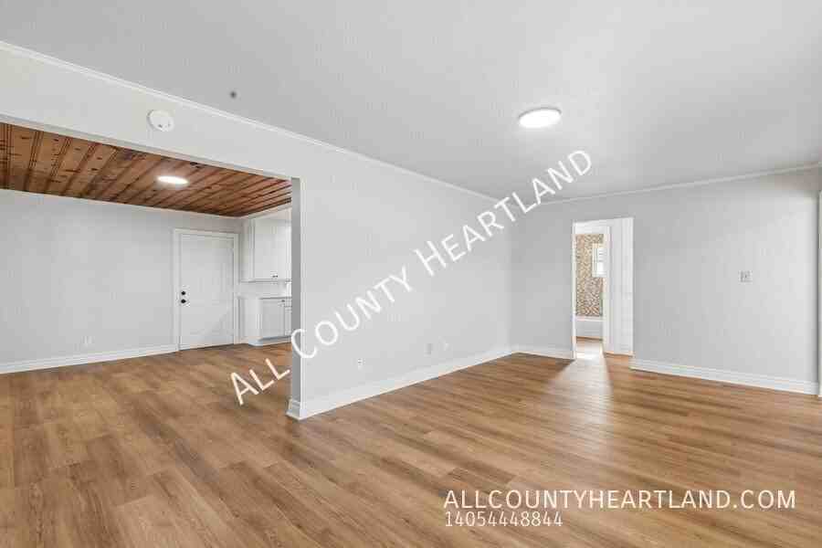 2145 Nw 32nd St - Photo 3 of 10