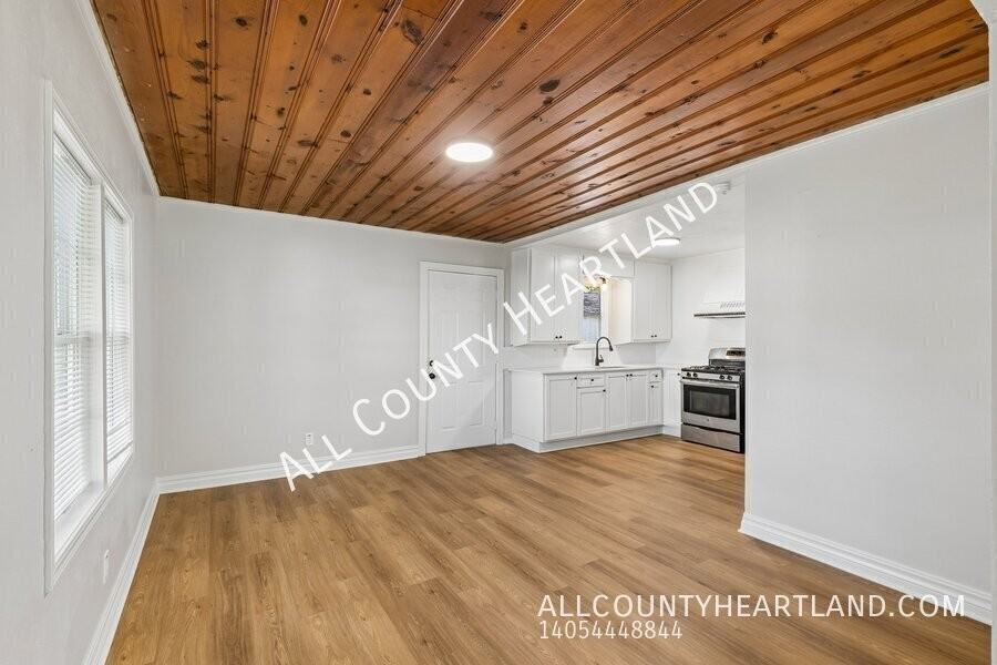 2145 Nw 32nd St - Photo 4 of 10