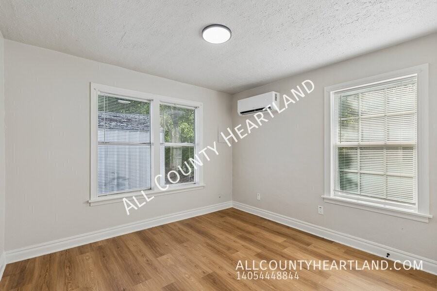2145 Nw 32nd St - Photo 5 of 10
