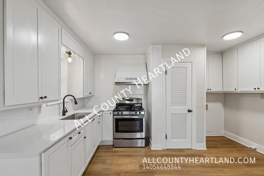 2145 Nw 32nd St - Photo 6 of 10