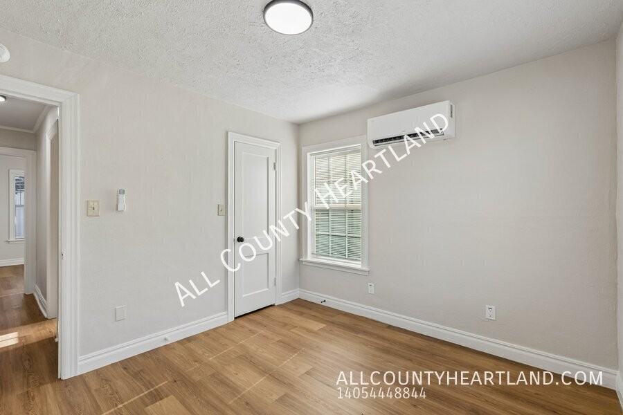 2145 Nw 32nd St - Photo 7 of 10