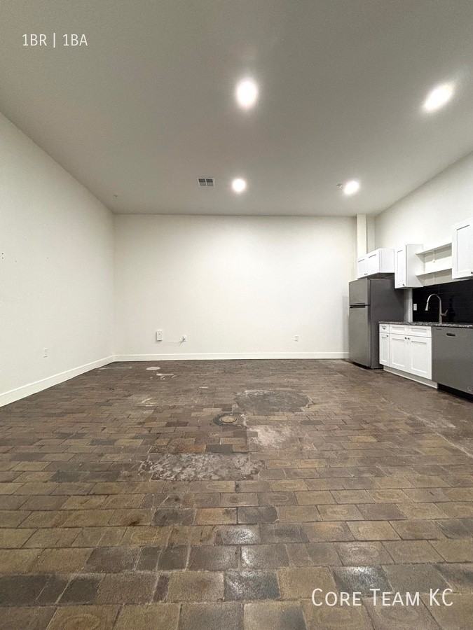 3100 Gillham Plz #205 - Photo 2 of 18