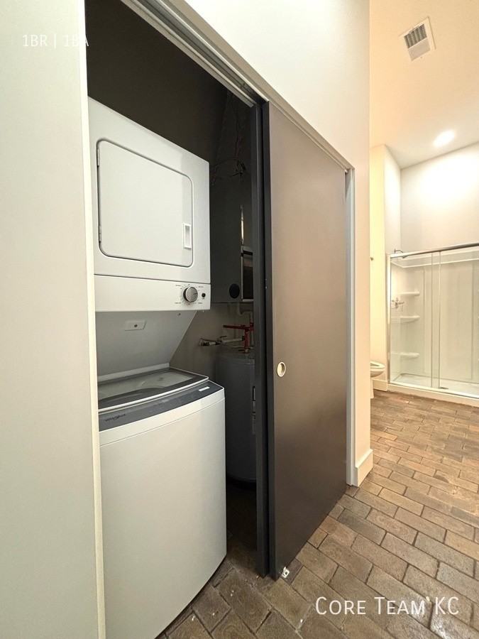 3100 Gillham Plz #205 - Photo 5 of 18