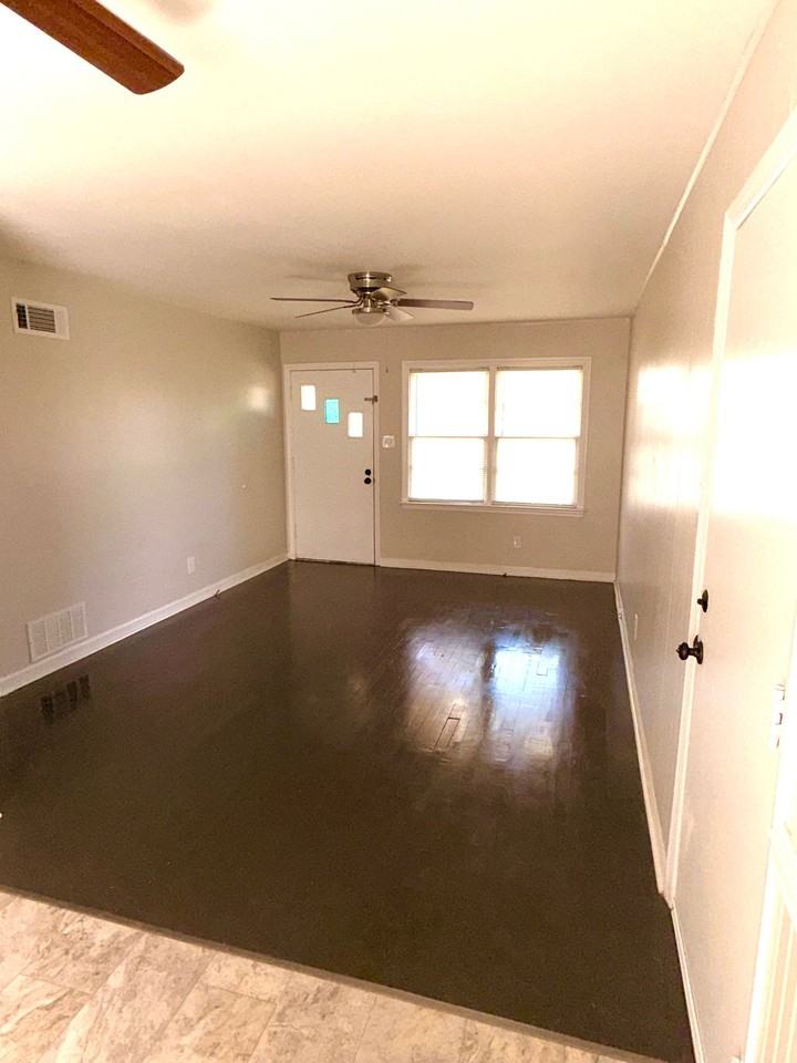 319 Orchard Ln - Photo 2 of 12