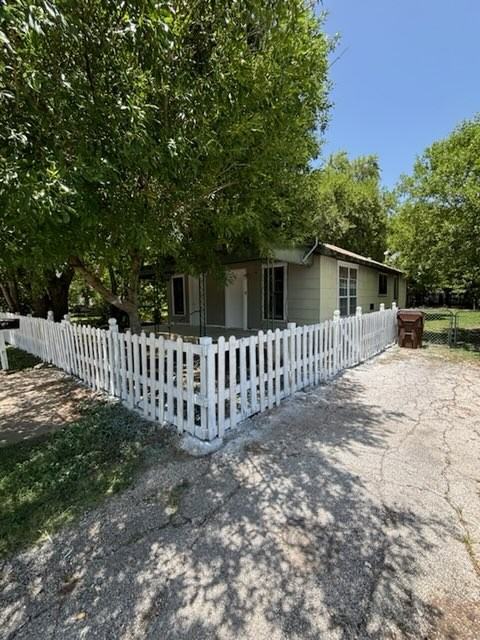 111 White Oak St #1 - Photo 2 of 8
